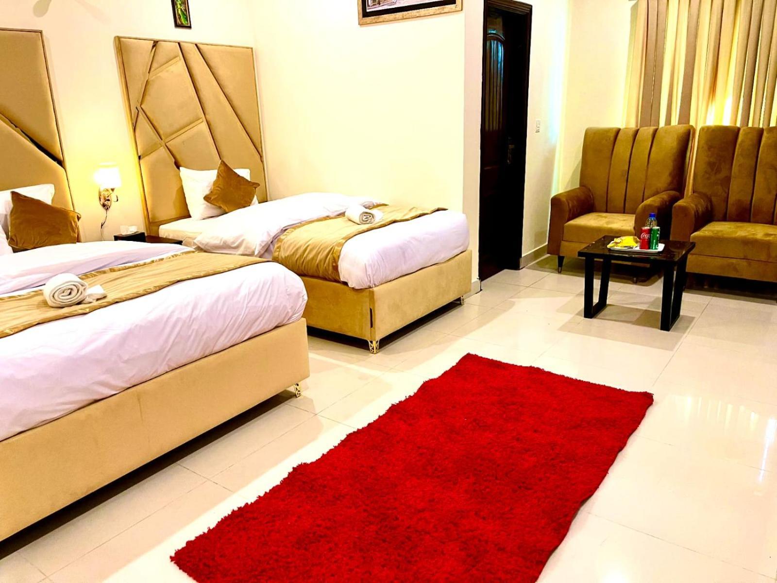 Go Room Hotel Lahore Exterior foto