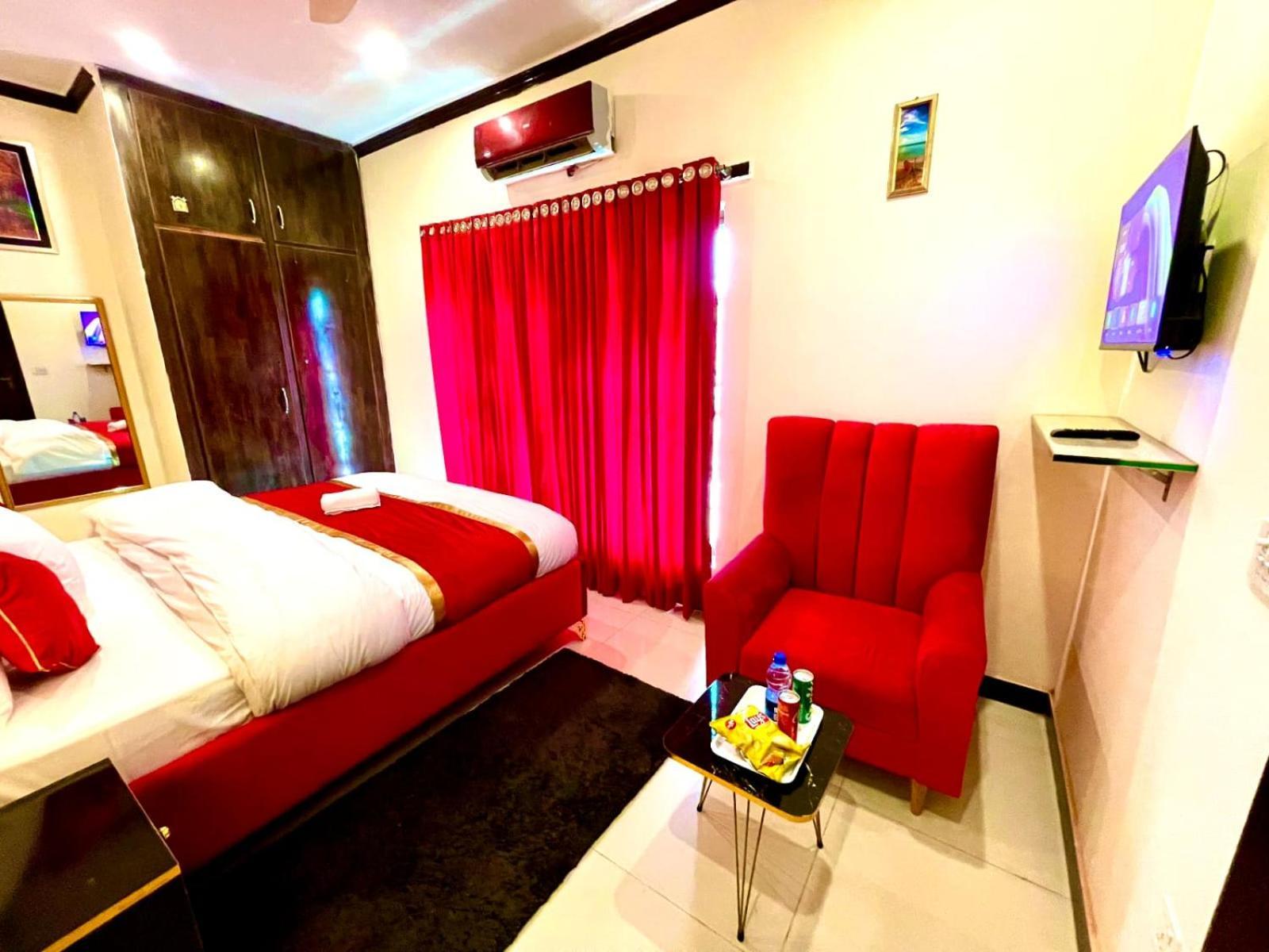 Go Room Hotel Lahore Exterior foto
