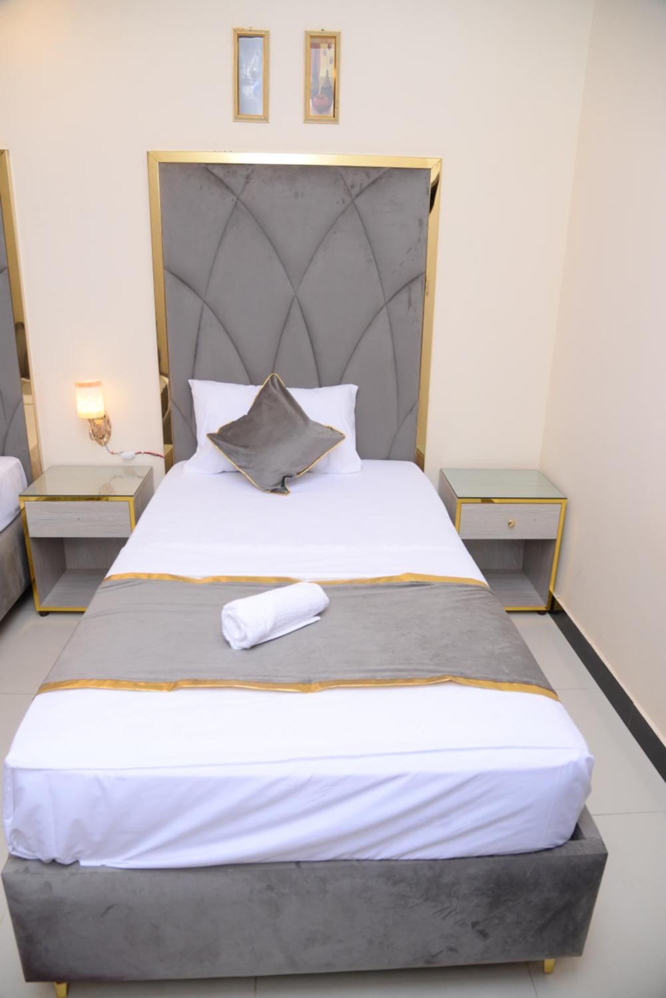 Go Room Hotel Lahore Exterior foto