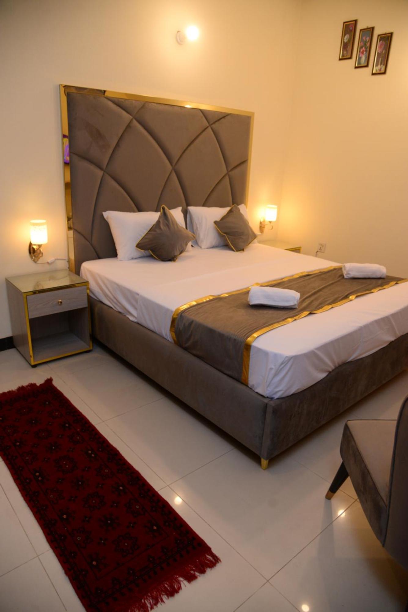 Go Room Hotel Lahore Exterior foto