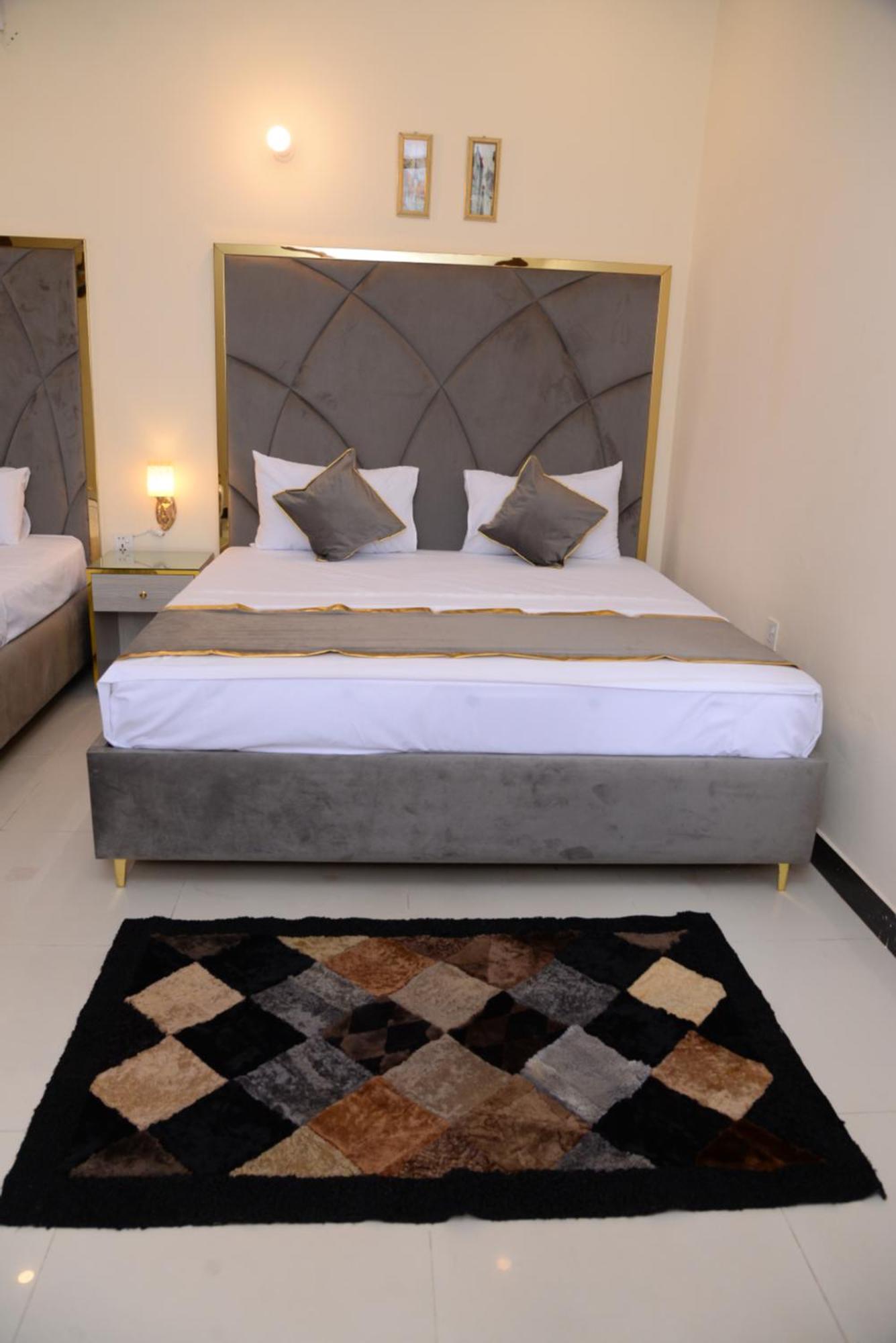 Go Room Hotel Lahore Exterior foto
