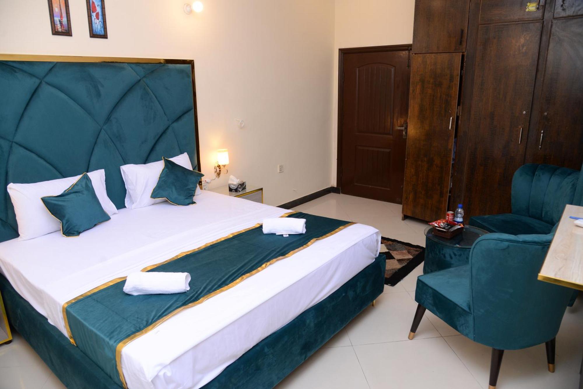 Go Room Hotel Lahore Exterior foto