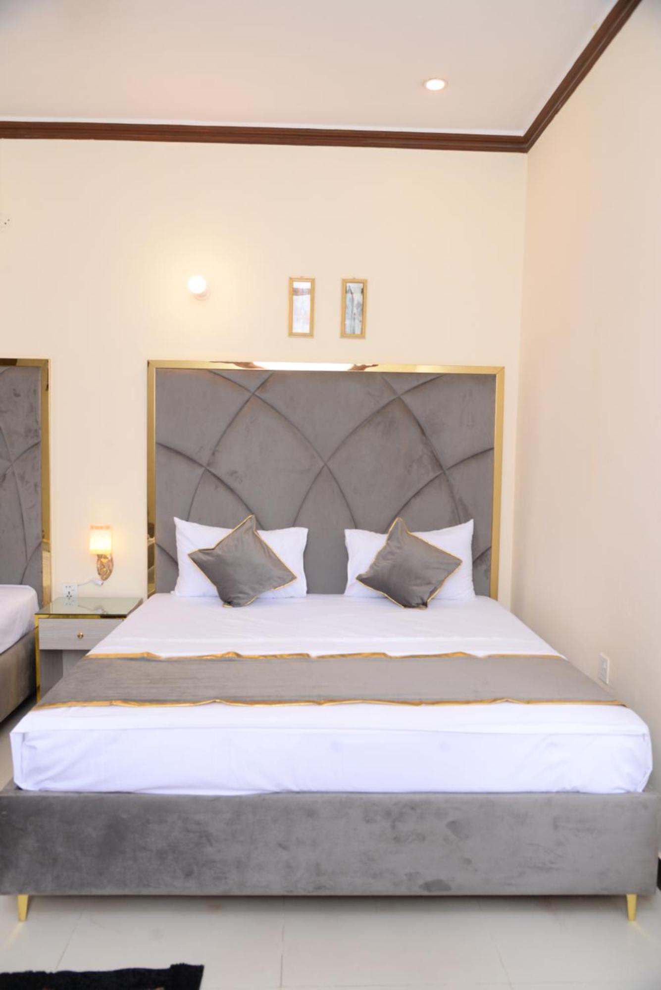 Go Room Hotel Lahore Exterior foto