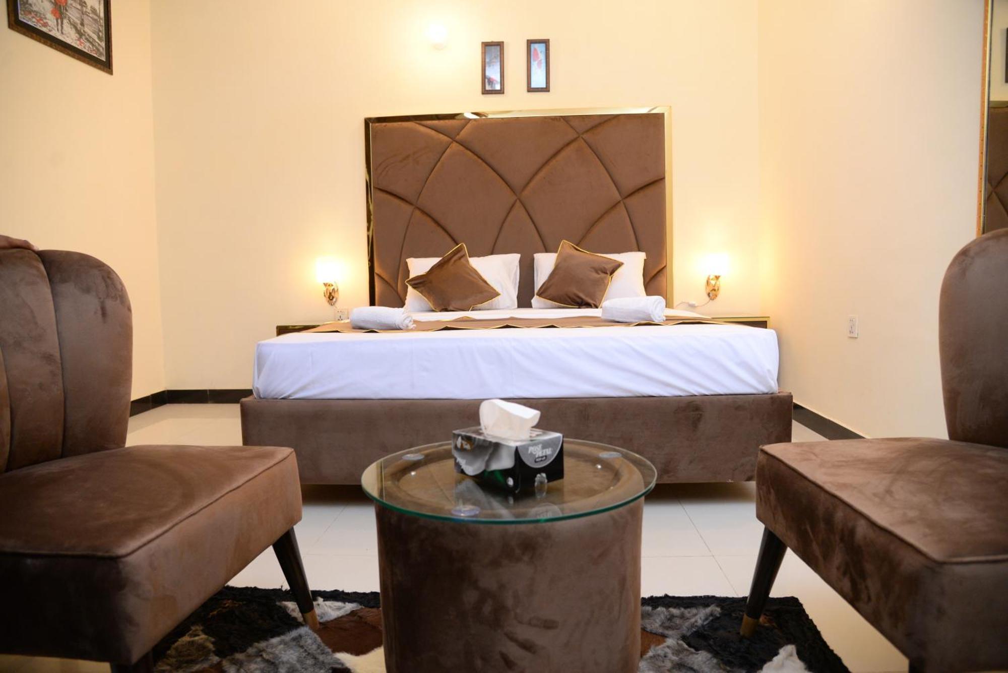 Go Room Hotel Lahore Exterior foto