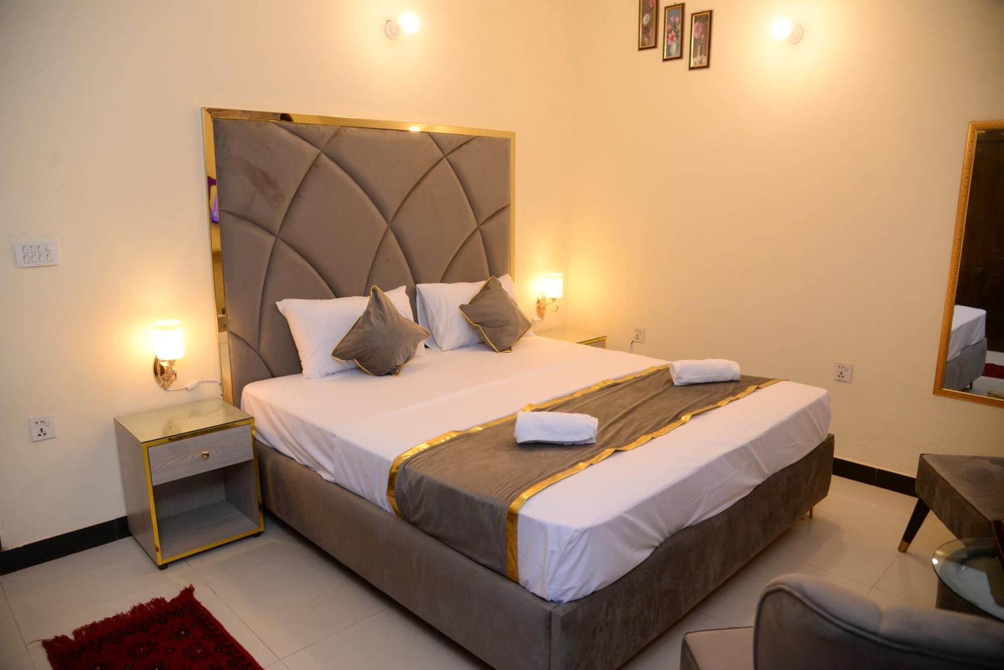 Go Room Hotel Lahore Exterior foto